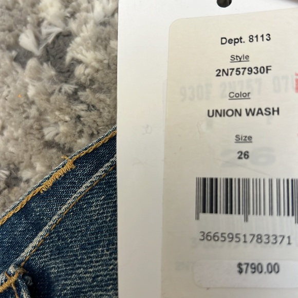 CELINE WESLEY SHORTS IN UNION WASH DENIM
VINTAGE UNION WASH - Picture 3 of 11